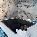 Quiet One Bedroom Apartament- Dajti View 아파트 티라나