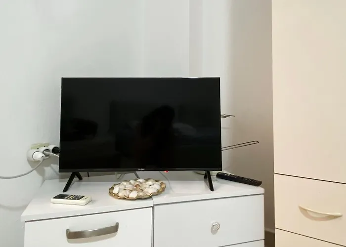 Quiet One Bedroom Apartament- Dajti View 公寓