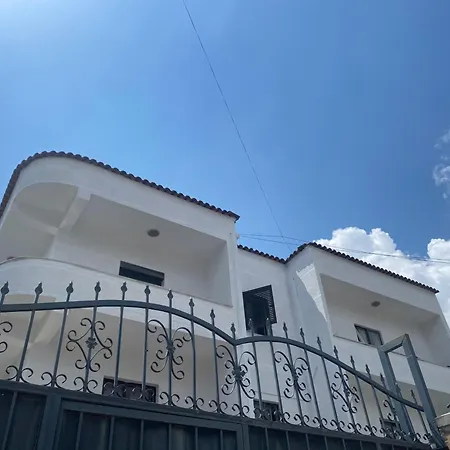 Quiet One Bedroom Apartament- Dajti View 아파트 *