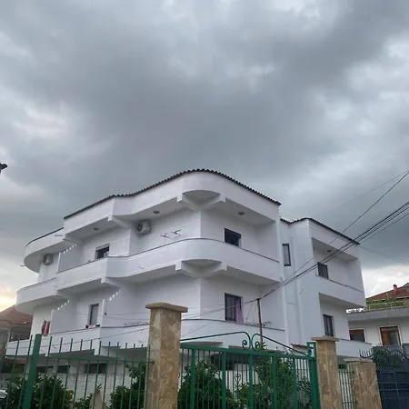 Quiet One Bedroom Apartament- Dajti View 아파트