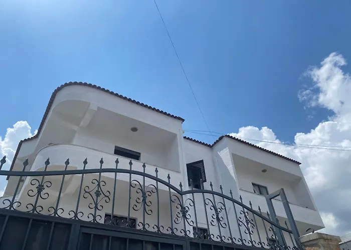 Quiet One Bedroom Apartament- Dajti View Daire *